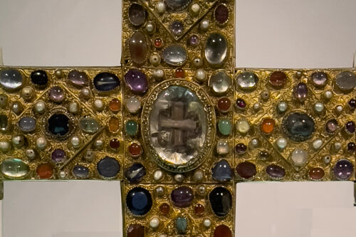 Detail of Henry's crucifix. showing the fragment of the true cross © Schousboe