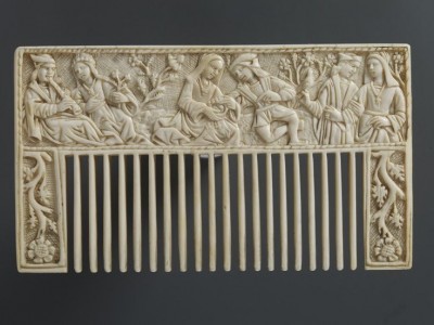 Comb with lovers in a garden late 15th century © V&A