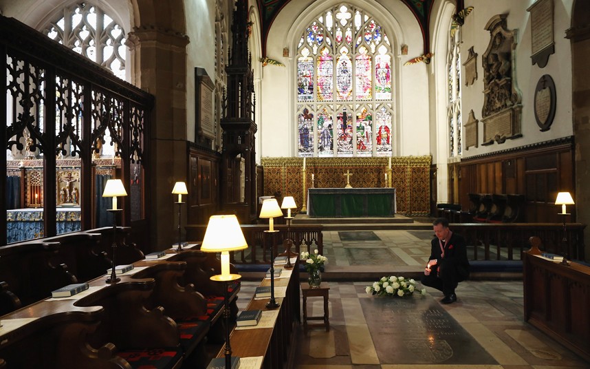 Old Richard III memorial in leicester Cathedral