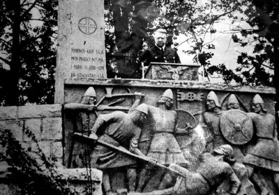 Quisling speaking at Stiklestad in front of Nazi memorial near Trondheim