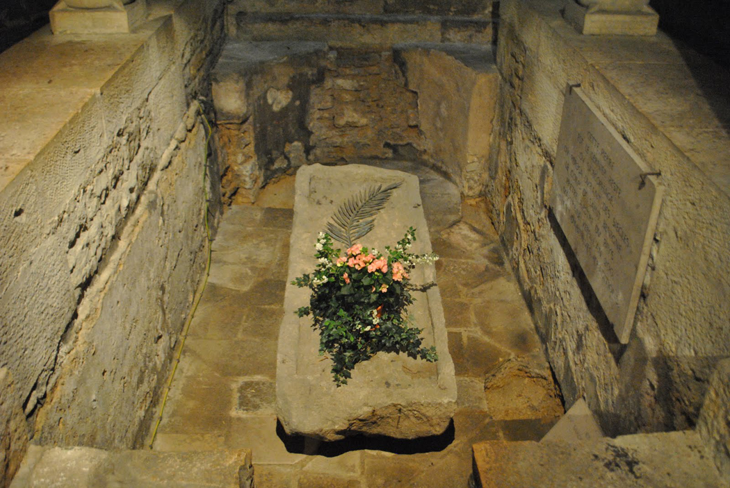 Saint Benignus Crypt Dijon photo by Maria Lucia Uribe Torres