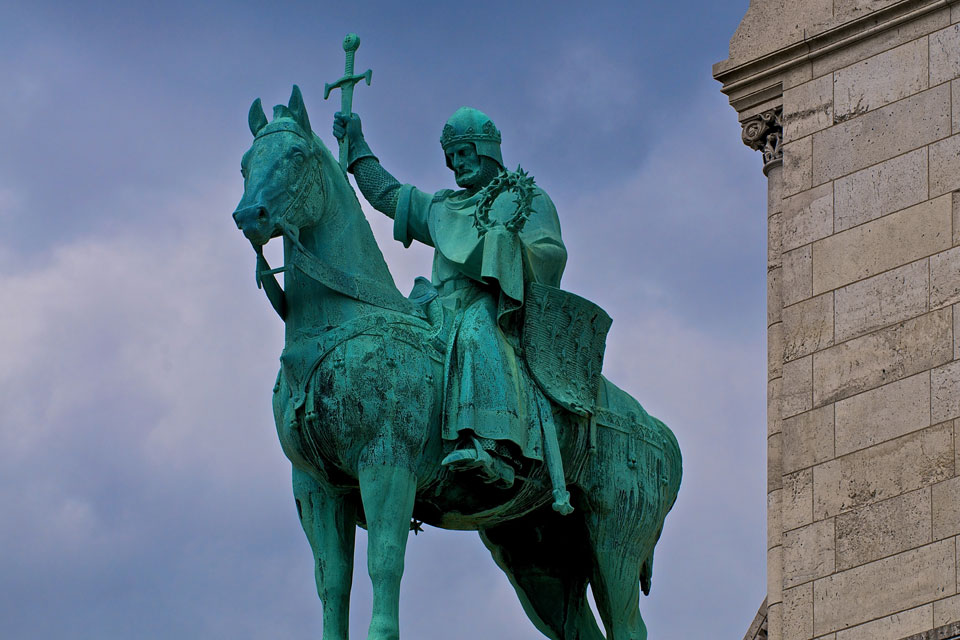 Statue of Louis IX in Paris, Montmartre. Source: Wikipedia