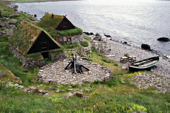 Fishing from the shore at Bolungarvik. Soruce: wikipedia/Herbert Orthner