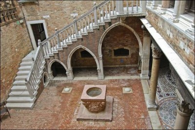 Ca' d'Oro Courtyard in venice. Source. Wikipedia