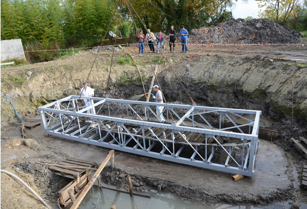 Medieval boat is lifted from the ground near the river stella - Foto: Turco Massimo